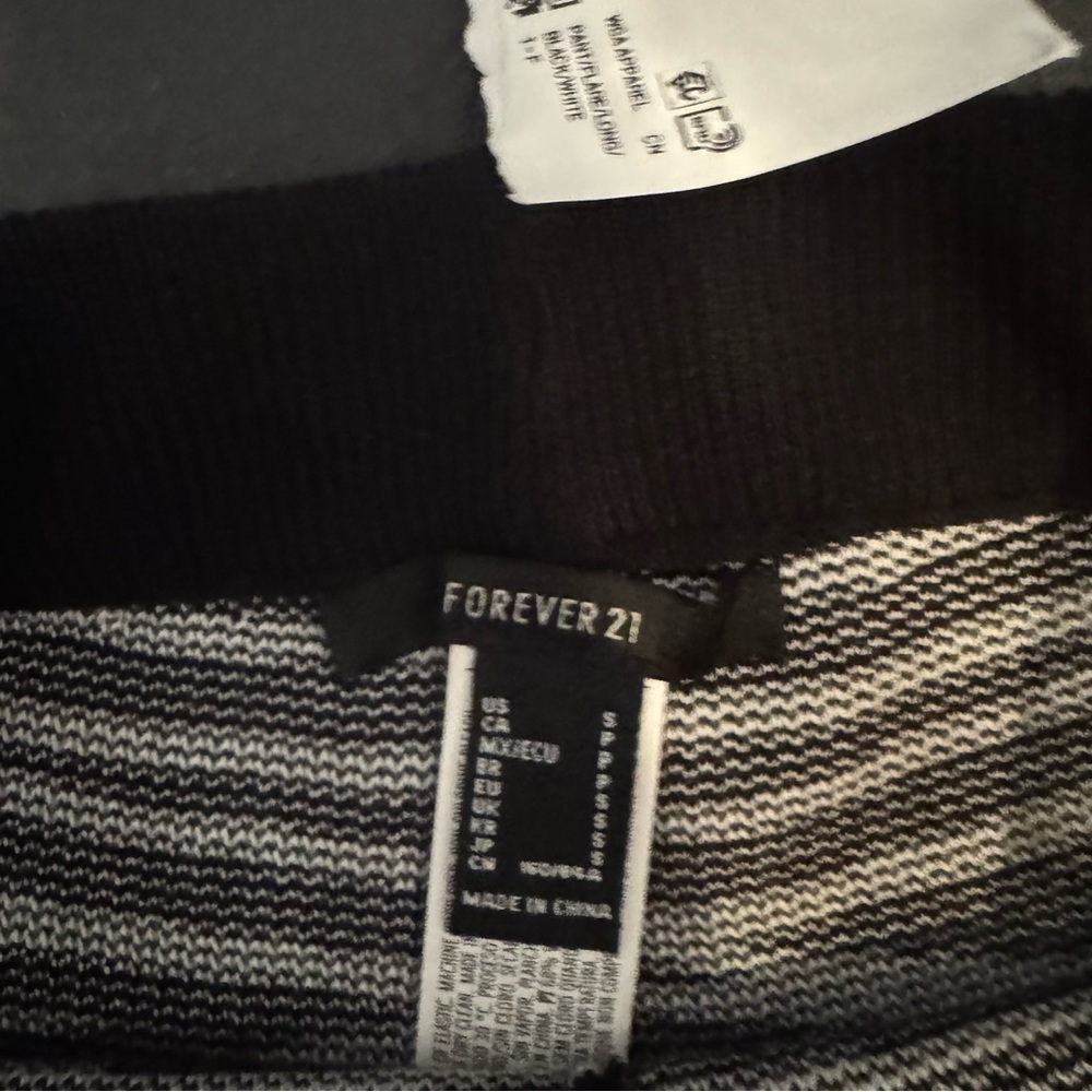 Cute Forever 21 Knit Set - Size Small NWT - Picture 4 of 4